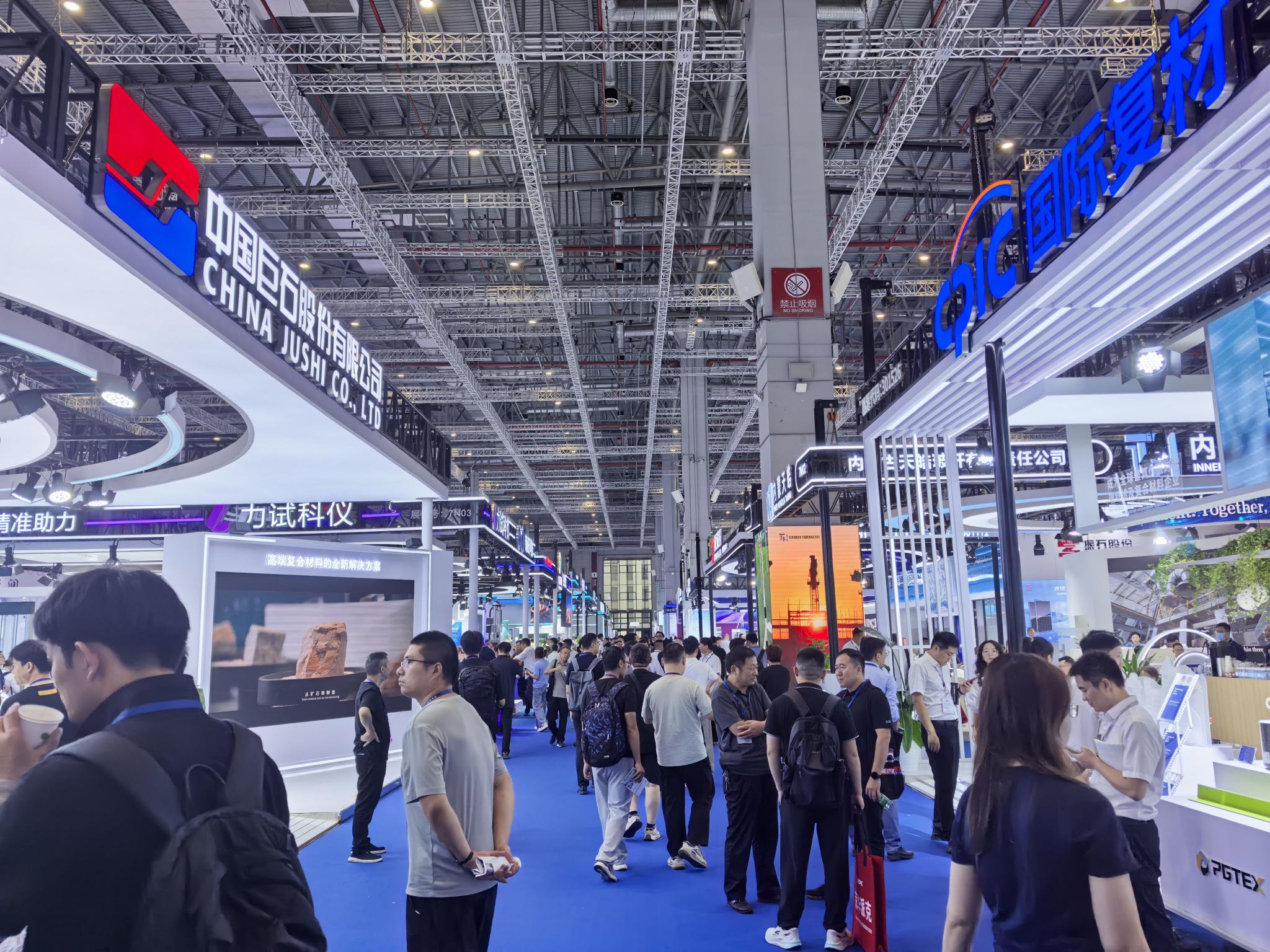 第二十九届中国国际复合材料工业技术展览会一景 上证报记者 曾庆怡 摄